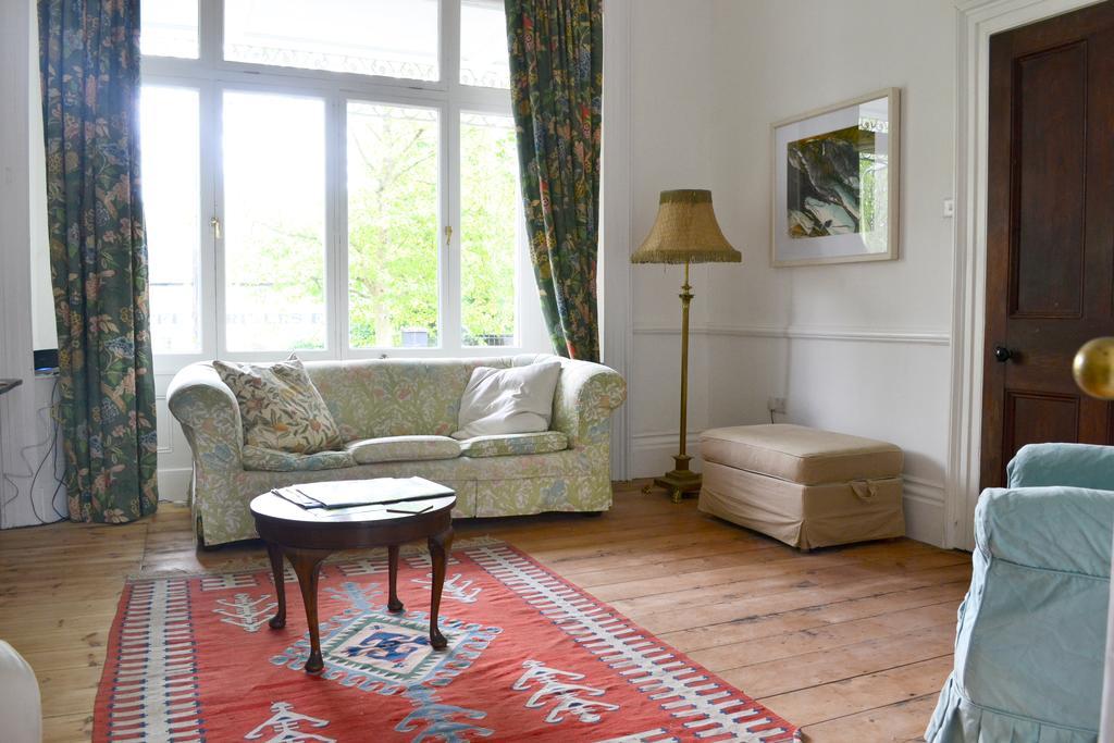 8A Spring Gardens Hotel Haverfordwest Luaran gambar